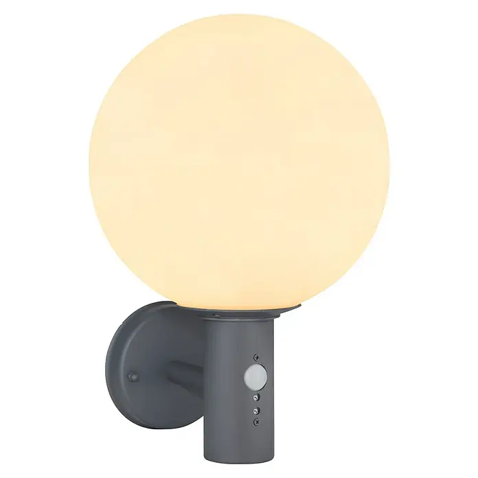 Globo LED-Außenwandleuchte Ossy - Antrazit, IP44, B x H: 250 x 370 mm - Nahaufnahme einer kugelförmigen Außenleuchte mit Bewegungssensor und grauer Halterung. Ideal für Eingänge und Gärten, sorgt für sichere Beleuchtung.