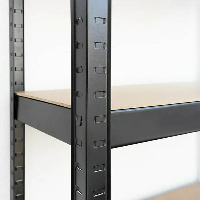 Floordirekt Schwerlastregal Titanrack - H x B x T: 200 x 120 x 60 cm, Traglast pro Boden: 175 kg, Anzahl Böden: 5 Stk., Stecken, Schwarz - Detailaufnahme eines schwarzen Metallregals mit verstellbaren Einlegeböden aus Holz vor einem weißen Hintergrund.