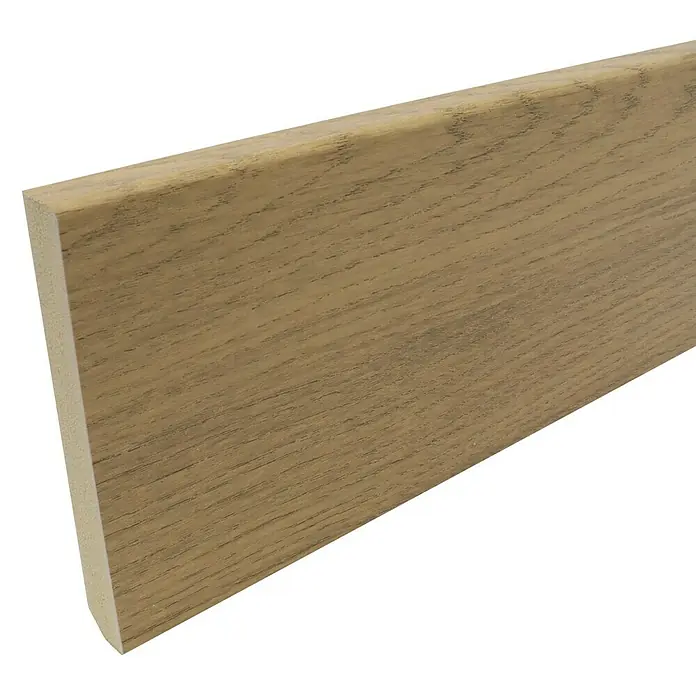 Rufete Rodapié - 2,4 m x 90 mm x 12 mm, Roble antiguo - Primer plano de un zócalo de madera, que destaca los detalles y la veta natural del material.
