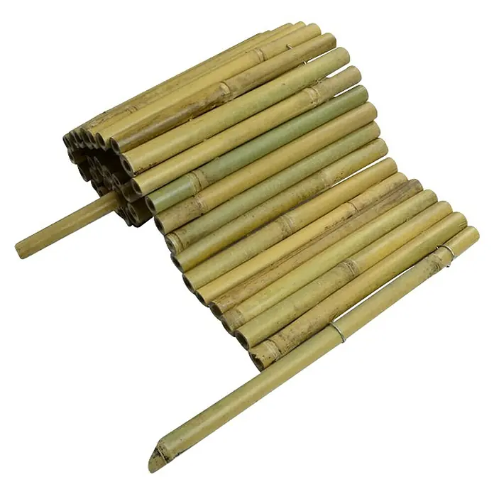 Floordirekt Beeteinfassung - 100 x 20 cm, Bambus - Nahaufnahme eines Bambuszauns, der sich ideal für den Garten eignet, mit sanften Farbtönen und natürlicher Textur.