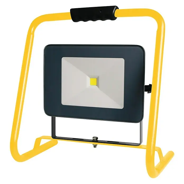 Profi Depot LED-Strahler - 50 W, 4.000 lm, 4.000 K, L x B x H: 26 x 41 x 18,2 cm, IP65 - Ein tragbarer LED-Baustrahler mit gelbem Rahmen und schwarzem Griff, ideal für den Einsatz auf Baustellen und im Freien.