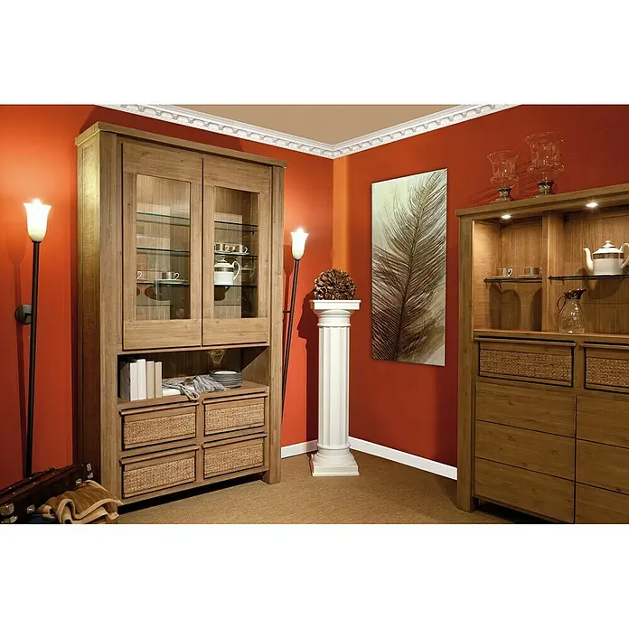 Dekoelement Halbsäule HS 22 K/H - Expandiertes Polystyrol (EPS) - Ein geräumiger Glasschrank aus Holz mit Körben zur Aufbewahrung, ideal für Esszimmer oder Wohnzimmer.