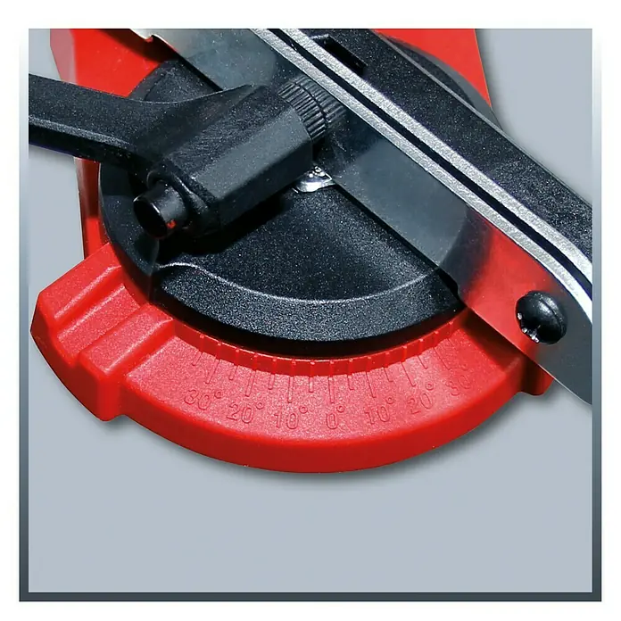 Einhell Power X-Change 18V Akku-Sägekettenschärfgerät GE-CS 18 Li-Solo - Mit LED-Beleuchtung, Schleifwinkeleinstellung, inklusive Schleifscheibe - Nahaufnahme einer roten, verstellbaren Gehrungssäge mit schwarzem Griff und silbernem Sägeblatt.