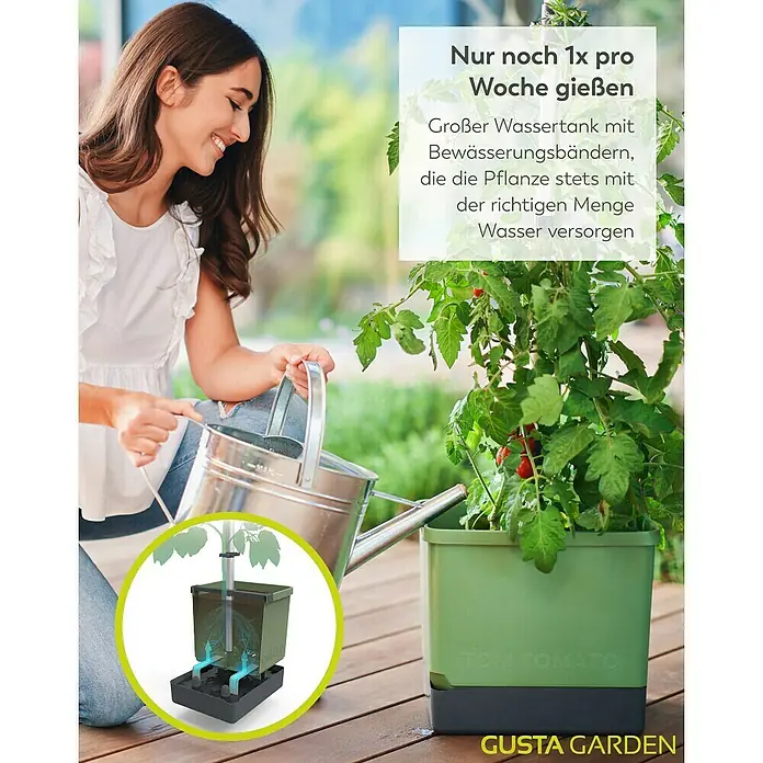 Gusta Garden Anzucht-Set Tomaten-Power - 9 -tlg., Dunkelgrün - Frau gießt Tomatenpflanze im GUSTA GARDEN Tom Tomato Topf mit Bewässerungssystem.