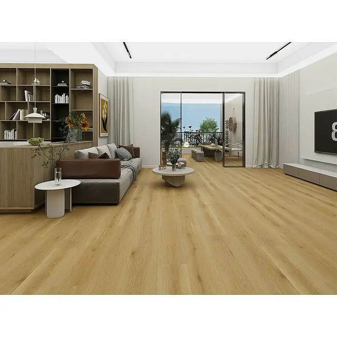 Suelo vinílico SPC Vesubio - 1.220 x 182 x 7 mm, Marrón, Resistente al agua - Acogedora sala de estar con sofá moderno, estantería y suelo de madera clara que irradia calidez. Perfecto para la relajación y el confort.
