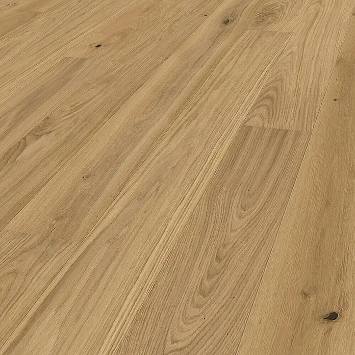 Living by Haro Parkett - Eiche pur gebürstet Naturöl, Landhausdiele, 2.200 x 180 x 11 mm - Ein Foto von einem edlen hellbraunen Parkettboden mit natürlicher Holzmaserung und kleinen Astlöchern für ein rustikales Aussehen.