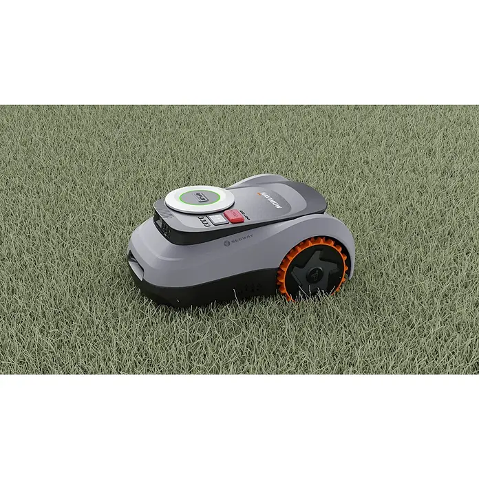 Segway Mähroboter Navimow I220E LiDAR - 2.000 m², Schnittbreite: 22 cm, Laser-gestützte Navigation, LiDAR - Nahaufnahme eines Segway Navimow Rasenmähroboters auf einem grünen Rasen. Der Mähroboter ist grau mit orangefarbenen Akzenten.