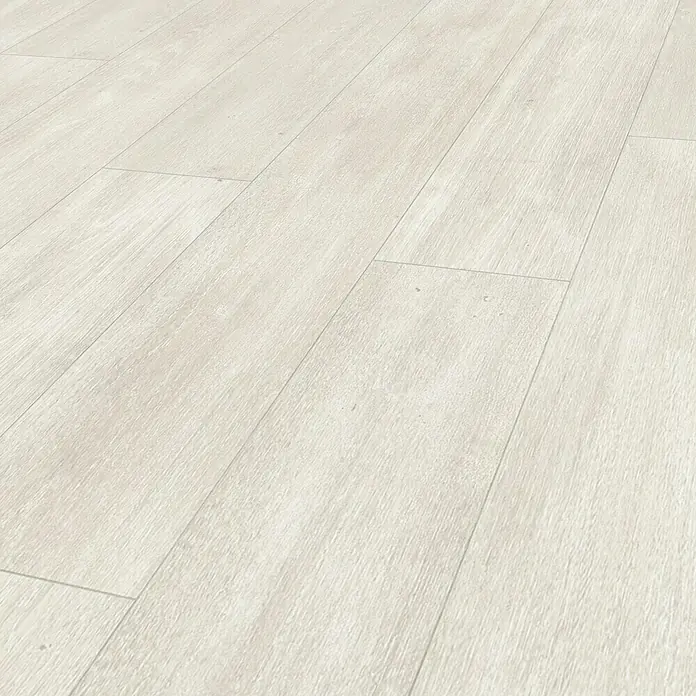 Parador Designbodenmuster Modular ONE Eiche Nordic Weiß - 200 x 194 x 8 mm, Landhausdiele, Eiche Nordic Weiß - Nahaufnahme von hellem Laminatboden mit Holzstruktur, ideal für moderne Innenräume.
