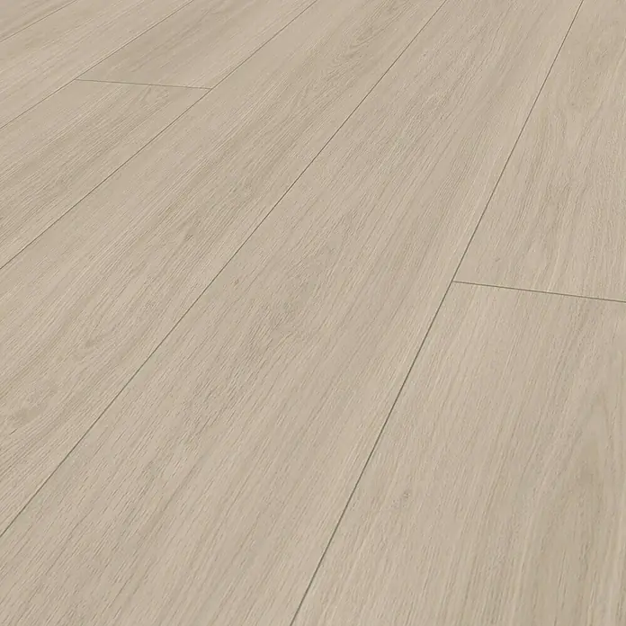 Parador Designboden Modular One - Eiche Artemis pearl, Landhausdiele, 2.200 x 235 x 8 mm - Helle Holzboden-Textur. Die Oberfläche zeigt eine natürliche Maserung und eine glatte Verarbeitung des Laminatbodens.
