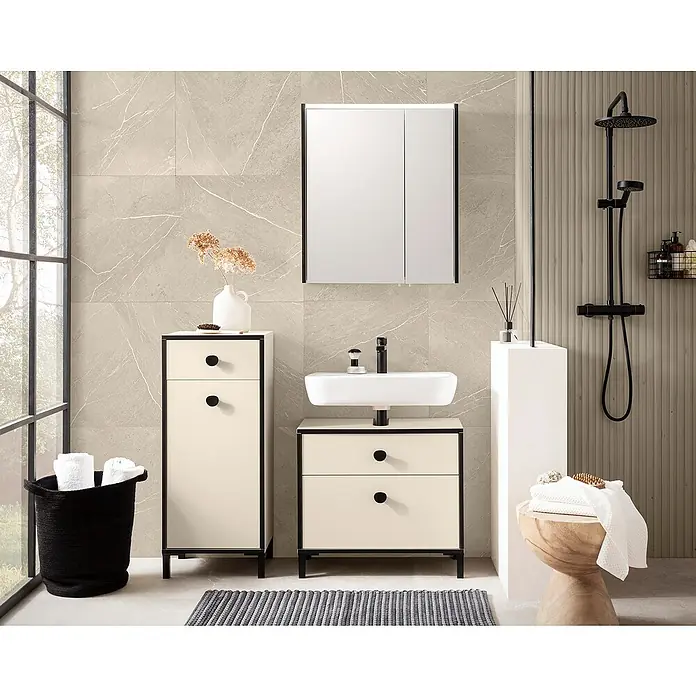 Schildmeyer Edda LED-Spiegelschrank - B x H: 63,5 x 72,4 cm, Beige/Schwarz - Dieses Badezimmer verfügt über einen Waschtisch mit zwei Schubladen und einen passenden Hochschrank in Creme mit schwarzen Akzenten.