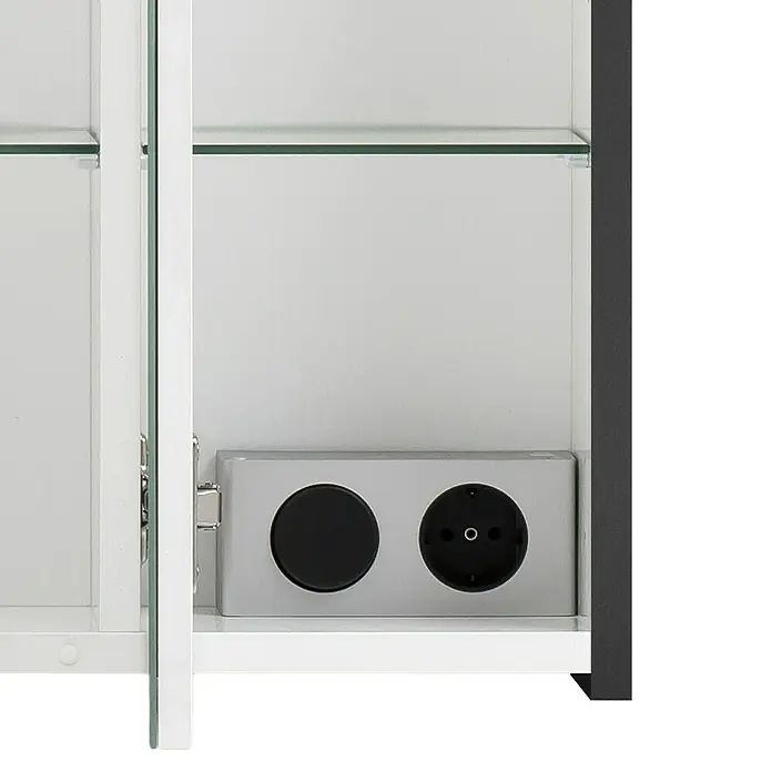 Schildmeyer Sander LED-Spiegelschrank - B x H: 65 x 62,7 cm, Anthrazit - Innenansicht eines Spiegelschranks mit Glasböden und einer silbernen Steckdosenleiste. Die Tür ist leicht geöffnet.
