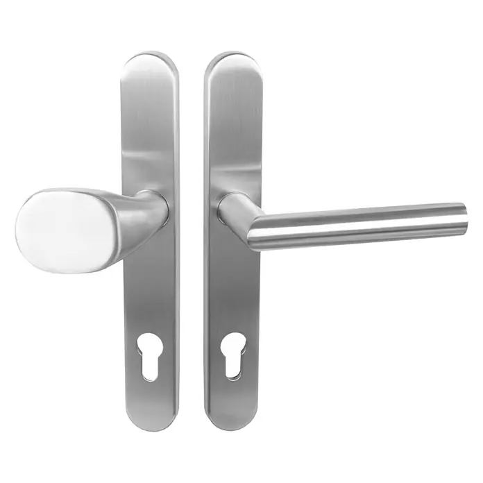 Solid Elements Drückergarnitur - Knauf/Drücker, Edelstahl - Türbeschläge aus Edelstahl, bestehend aus einem Griff und einem Knauf, beide auf länglichen Platten mit Schlüssellöchern montiert.