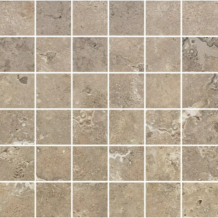 Mosaikfliese Tivoli Stone - 30 x 30 cm, Shell, Matt - Nahaufnahme von quadratischen Fliesen mit hellbrauner Textur und weißen Fugenlinien, die ein elegantes Muster bilden.