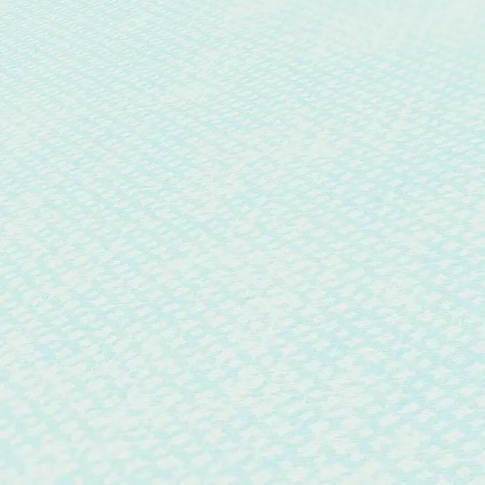 A.S. Création Maison Charme Vliestapete Kleinmuster - Blau-Weiß, Uni, 10,05 x 0,53 m - Nahaufnahme eines hellblauen Stoffes mit einem subtilen, geometrischen Muster, das Textur und Tiefe zeigt.