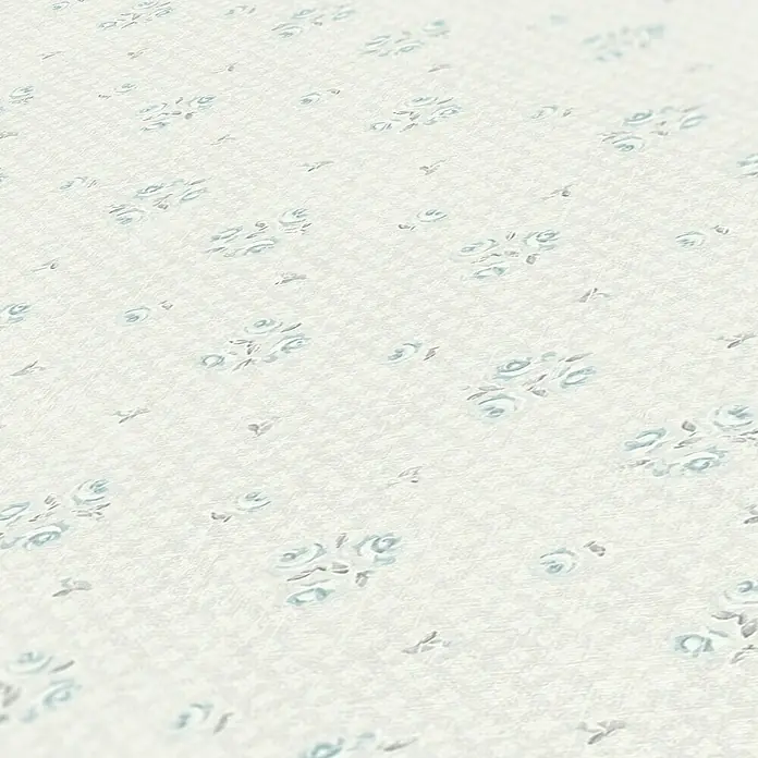 A.S. Création Maison Charme Vliestapete Blümchen - Hellgrau-Blau-Weiß, Floral, 10,05 x 0,53 m - Ein zartes Textil mit einem dezenten Blumenmuster, das eine subtile Eleganz und eine ruhige Ästhetik ausstrahlt.