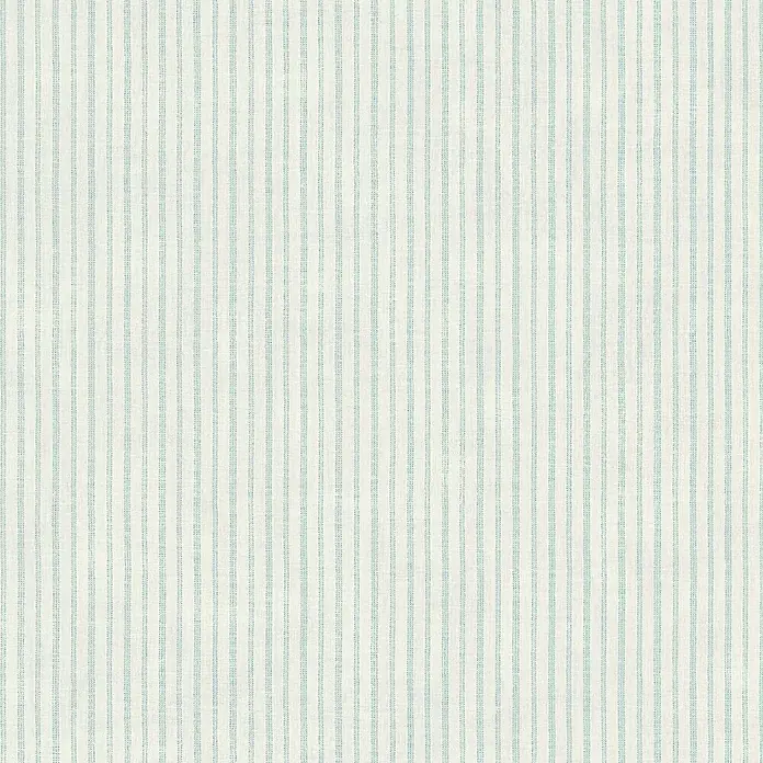 A.S. Création Maison Charme Vliestapete - Blau-Creme-Türkis, Streifen, 10,05 x 0,53 m - Fein gestreifter Stoff mit hellblauen Streifen auf einem cremefarbenen Hintergrund, ideal für stilvolle Heimtextilien und Bekleidung.