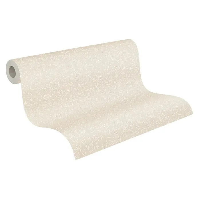 A.S. Création Maison Charme Vliestapete Ranken - Beige-Weiß, Floral, 10,05 x 0,53 m - Nahaufnahme einer Rolle beige gemusterter Vliestapete, die eine elegante und dezente Wanddekoration für Ihr Zuhause bietet.