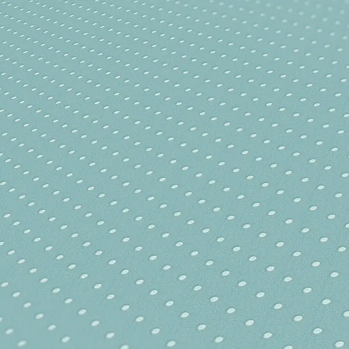 A.S. Création Maison Charme Vliestapete Punkte - Blau-Weiß, Grafisch, 10,05 x 0,53 m - Nahaufnahme eines hellblauen Stoffes mit einem Muster aus kleinen weißen Punkten, das eine ruhige und ästhetische Oberfläche zeigt.