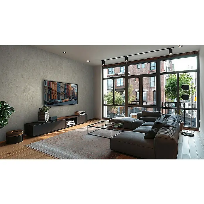 A.S. Création Metropolitan Stories Hot Spots Vliestapete Putzstruktur - Grau-Metallic-Weiß, Steinoptik, 10,05 x 0,53 m - Wohnzimmer mit großem Sofa, Teppich und Glasfenstern. Moderner Raum mit stilvollem Interieur und Blick auf die Stadt.