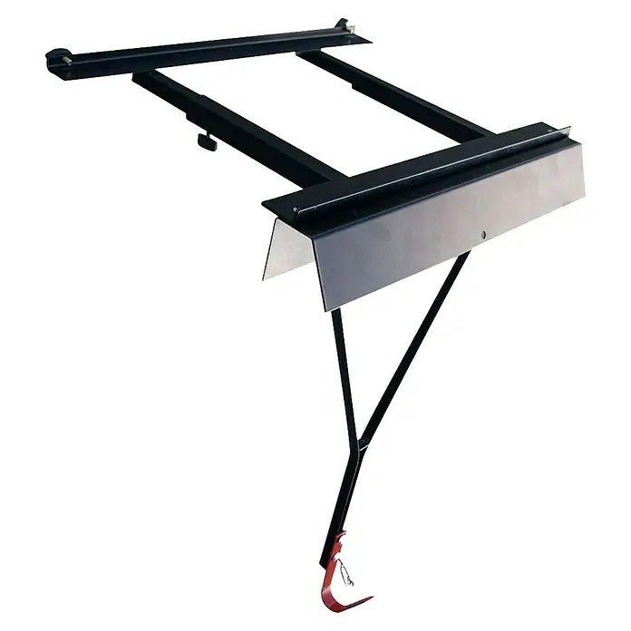 Heka Polystyrol-Gerüsthalter - 590 x 110 x 560 mm - Schwarze Markisenhalterung mit einer rechteckigen Abdeckung an einer Seite und einer roten Halterung am unteren Ende.