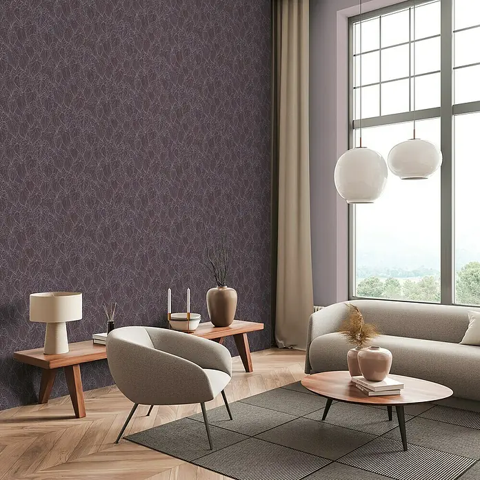 A.S. Création Daniel Hechter 7 Vliestapete Blattdesign - Grau-Lila-Silber, Floral, 10,05 x 0,53 m - Wohnzimmer mit bequemen Möbeln und stilvoller Dekoration, die eine entspannende Atmosphäre schafft. Elegante Tapete mit feinem Muster.