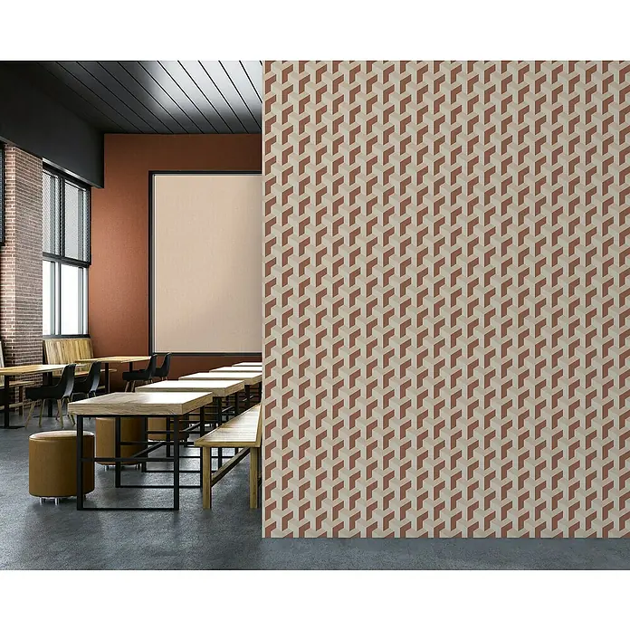 A.S. Création Daniel Hechter 7 Vliestapete 3D-Grafik - Creme-Rot-Gold, Grafisch, 10,05 x 0,53 m - Das Bild zeigt ein stilvolles Restaurant mit modernem Mobiliar und einer auffälligen gemusterten Wand. Die Inneneinrichtung wirkt einladend.