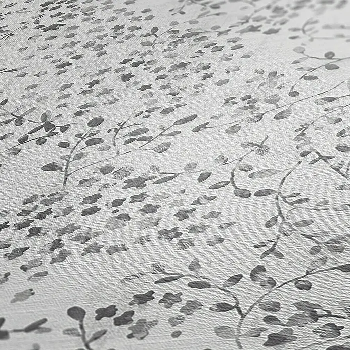 A.S. Création Pintwalls 2 Vliestapete Blumen - Grau-Weiß-Silber, Floral, 10,05 x 0,53 m - Detailaufnahme eines floralen Musters in Grautönen, das eine ruhige und natürliche Ästhetik für Wanddekorationen bietet.