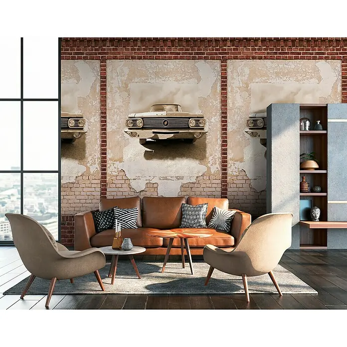 A.S. Création The Wall 2 Fototapete Oldtimer - B x H: 159 x 280 cm, Vlies - Wohnzimmer mit braunem Ledersofa, Sesseln und Bücherregal vor einer Wand mit Auto-Motiven.