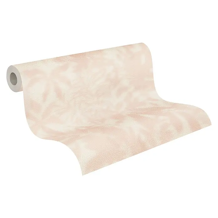 A.S. Création Daniel Hechter 7 Vliestapete Florale Schatten - Creme-Orange, Floral, 10,05 x 0,53 m - Eine Rolle rosafarbene Tapete mit einem zarten Muster. Die Tapete ist aufgerollt und zeigt die Textur und das Design.