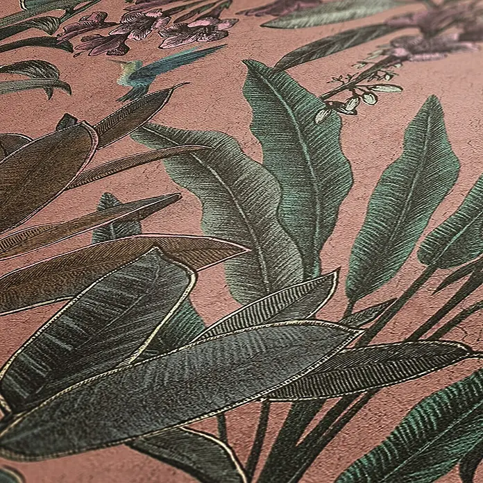 A.S. Création Pintwalls 2 Vliestapete Dschungel - Rosa-Grün-Violett, Floral, 10,05 x 0,53 m - Nahaufnahme einer dekorativen Wand mit botanischem Muster aus tropischen Blättern und Kolibri.