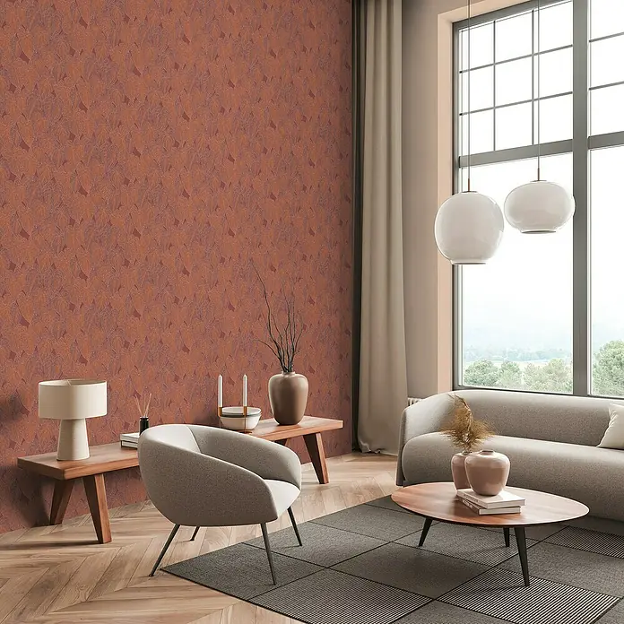 A.S. Création Daniel Hechter 7 Vliestapete Blattdesign - Rot-Orange-Lila, Floral, 10,05 x 0,53 m - Wohnzimmer mit einem auffälligen Wanddesign in warmen Farbtönen und minimalistischer Einrichtung für eine gemütliche Atmosphäre.