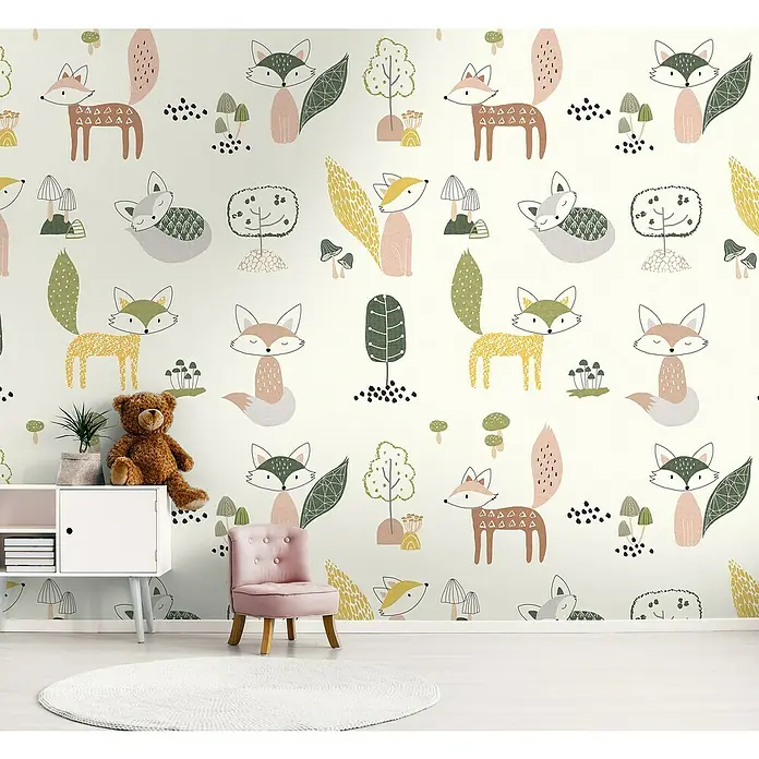 A.S. Création The Wall 2 Fototapete Waldmotive - B x H: 159 x 280 cm, Vlies - Kinderzimmer mit Fuchs-Tapete, einem weißen Schrank, einem Teddybär und einem rosa Stuhl.