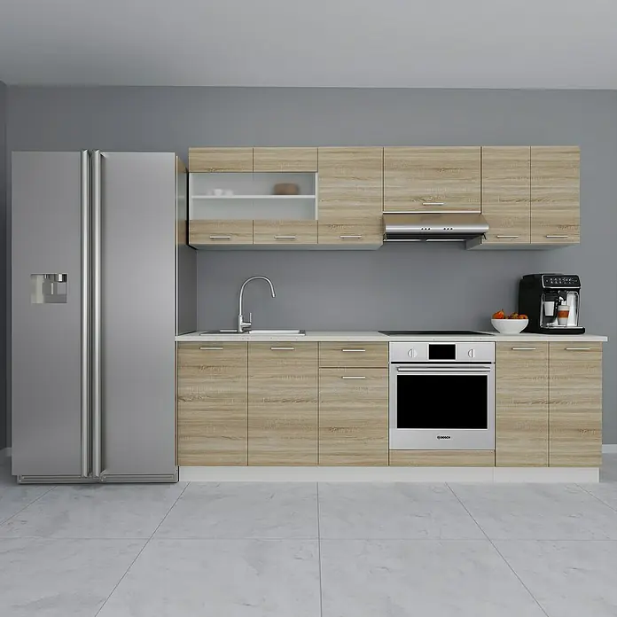 VCM Esilo Küchenleerblock - Breite: 240 cm, San Remo, Ohne Elektrogeräte - Eine moderne Küche mit hellen Holzschränken, einem Edelstahlkühlschrank und einem integrierten Backofen. Die Küche wirkt einladend und funktional.