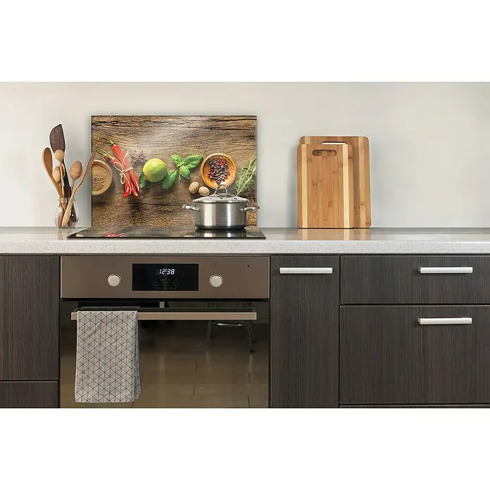 CUCINE Küchenrückwand - Wooden Spice, 60 x 40 cm, Stärke: 6 mm, Einscheibensicherheitsglas (ESG) - Küchenrückwand mit Kochutensilien und Gewürzen auf einem Holztisch. Hochwertiges Produkt für die moderne Küche.