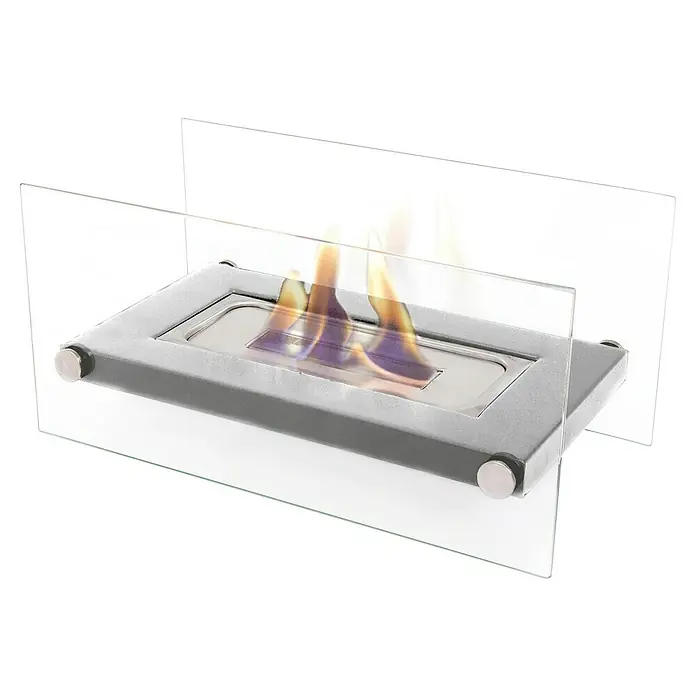 Purline Chimenea de bioetanol Oniros - Acero inoxidable, Plateado - Primer plano de una chimenea de mesa con llamas, creando un ambiente cálido y relajante para cualquier habitación.