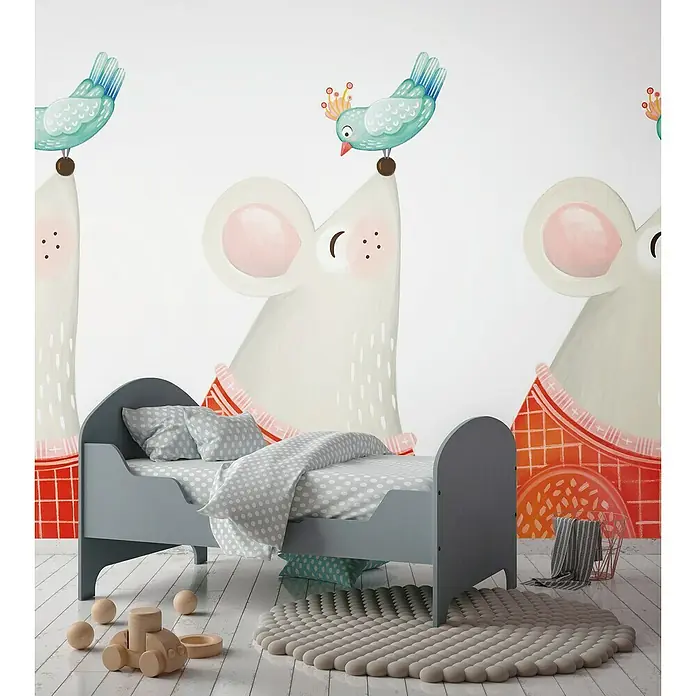 A.S. Création The Wall 2 Fototapete Maus & Vogel - B x H: 159 x 280 cm, Vlies - Stilvolles Kinderzimmer mit grauem Bett, runder Teppich und Wandbild mit Maus und Vogel. Perfekt für ein gemütliches Ambiente.