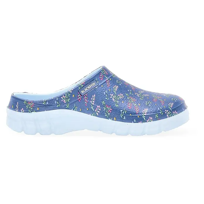 Black Fox Gartenclogs - Schuhgröße: 38, Indigo - Das Bild zeigt eine blaue Blackfox Gartenclogs mit Blumenmuster und einer hellblauen Sohle, ideal für Gartenarbeit.