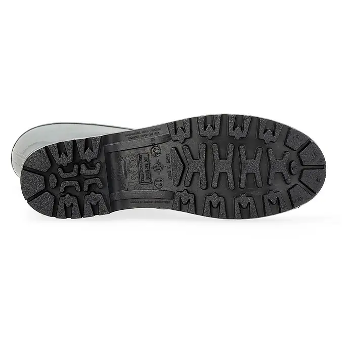 Black Fox Gummistiefel Briere - Schuhgröße: 45 - Nahaufnahme der Sohle eines schwarzen Gummistiefels mit einem markanten Profil für optimalen Halt. Ideal für schlammige oder rutschige Umgebungen.