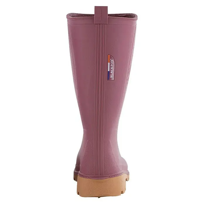 Black Fox Gartenstiefel - Schuhgröße: 39, Himbeere - Nahaufnahme eines hohen, weinroten Gummistiefels der Marke Blackfox mit hellbrauner Sohle und geprägtem Markenlogo an der Seite.