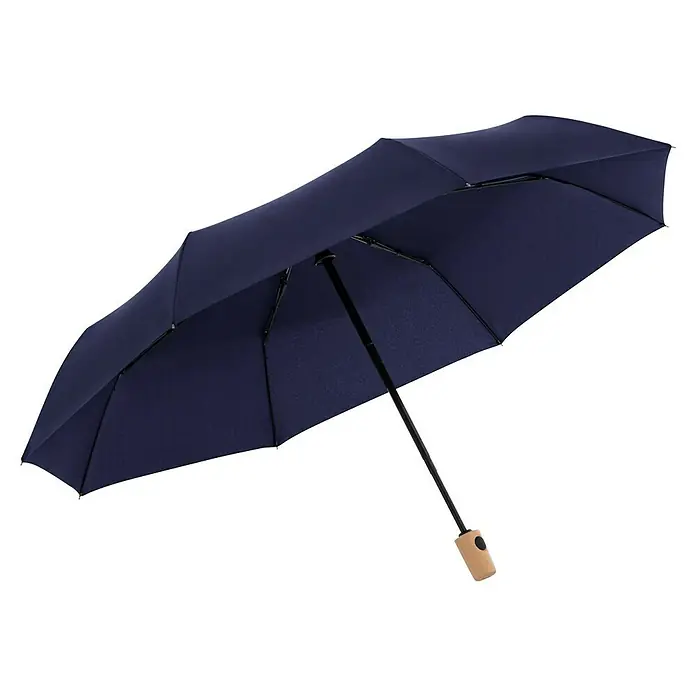 Doppler Taschenschirm Nature - Deep Blue, Durchmesser Bespannung: 97 cm, Länge: 29 cm - Nahaufnahme eines dunkelblauen Regenschirms mit Holzgriff vor schwarzem Hintergrund.