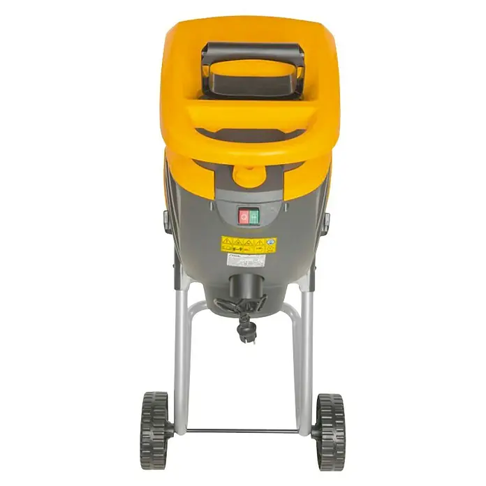 Stiga Elektro-Häcksler Bio Master 2200 - Max. Aststärke: 4 cm, 2.200 W - Elektrischer Gartenhäcksler in Gelb und Grau. Das Gerät steht auf einem silberfarbenen Rahmen mit schwarzen Rädern für einfachen Transport.
