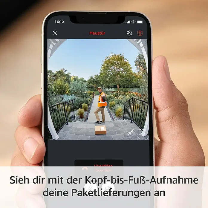 Ring Set Türklingel mit Kamera Video Doorbell Akku Plus + Funk-Gong Chime 2. Gen. - Nickel, 1.920 x 1.080 Pixel (Full HD), 2,8 x 6,2 x 12,8 cm - Intelligente Türklingel mit Videoüberwachung in Aktion, die eine Paketlieferung vor der Haustür zeigt.