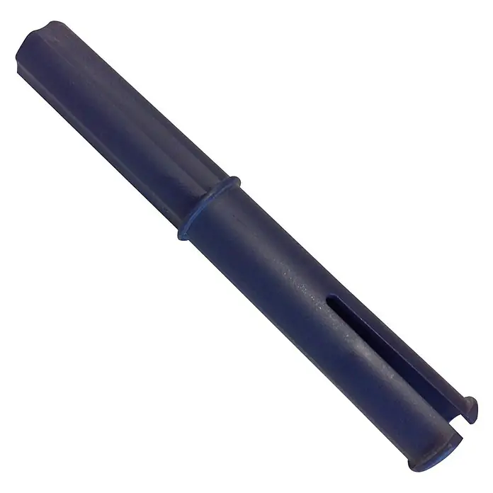 Dispensador manual de cinta adhesiva - Para film de 10 cm - Primer plano de una pinza de ropa azul de plástico, prometiendo un uso exterior duradero. Perfecta para colgar y secar la ropa con seguridad.
