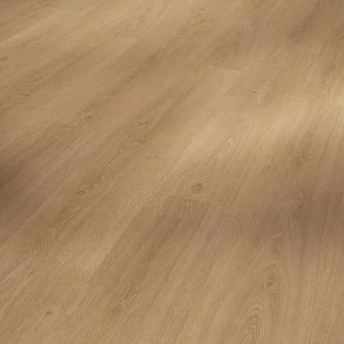 Parador Vinylboden Classic 2030 - Eiche Studioline natur Holzstruktur, Landhausdiele, 1.207 x 216 x 9,6 mm - Detailaufnahme eines hellen Holzfußbodens mit natürlicher Maserung, ideal für moderne Innenräume und zur Veranschaulichung von Bodenbelägen.