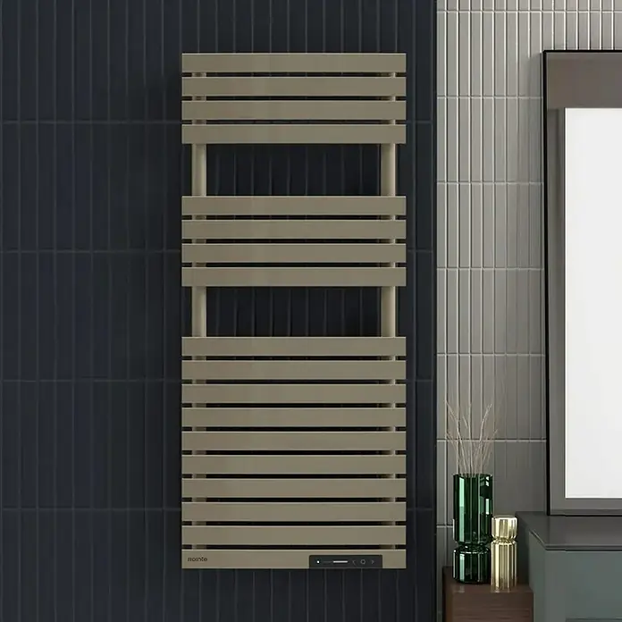Rointe Radiador toallero eléctrico Neo - An x Al: 50 x 78 cm, 300 W, Beige perla - Esta imagen muestra un moderno toallero calefactado en un elegante baño. El diseño elegante añade un toque de elegancia.