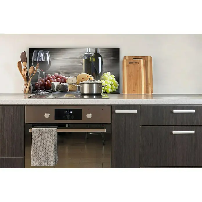 CUCINE Küchenrückwand - Bunch of Grapes, 80 x 40 cm, Stärke: 6 mm, Einscheibensicherheitsglas (ESG) - Küchenrückwand mit Wein, Käse und Trauben als Dekoration, die eine stilvolle Atmosphäre in der Küche schafft.