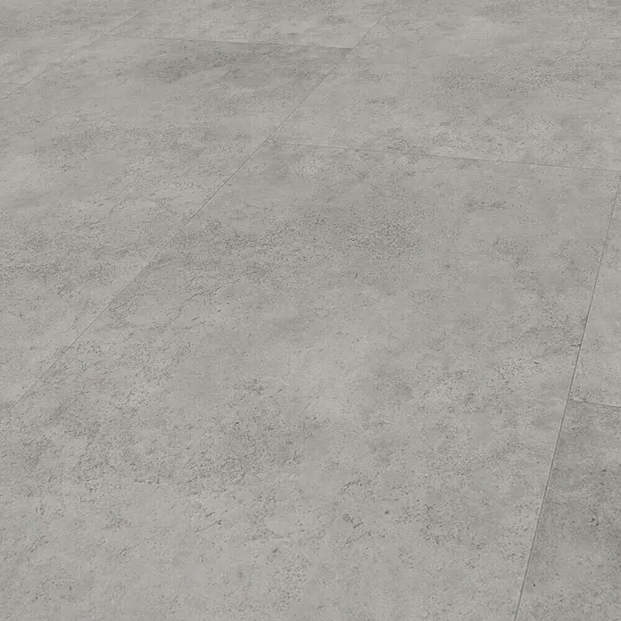 Parador Vinylbodenmuster Basic 5.3 Beton Grau - 200 x 457 x 5,3 mm, Fliesenoptik - Detailaufnahme von grauen Bodenfliesen mit subtiler Textur, ideal für moderne Innenräume. Robust und stilvoll für jeden Raum.