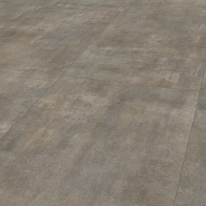 Parador Vinylbodenmuster Basic 5.3 Mineral grey - 200 x 457 x 5,3 mm, Fliesenoptik - Nahaufnahme von modernen, quadratischen Bodenfliesen in einem gedämpften Grauton, die ein schlichtes und elegantes Design aufweisen.