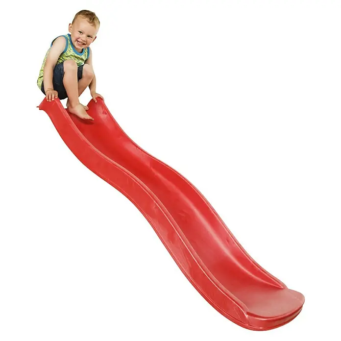Rutsche - B x L: 38,9 x 175 cm, Kunststoff, Rot - Ein kleiner Junge sitzt oben auf einer roten Kinderrutsche, bereit zum Rutschen. Die Rutsche verspricht Spaß und Abenteuer im Garten.