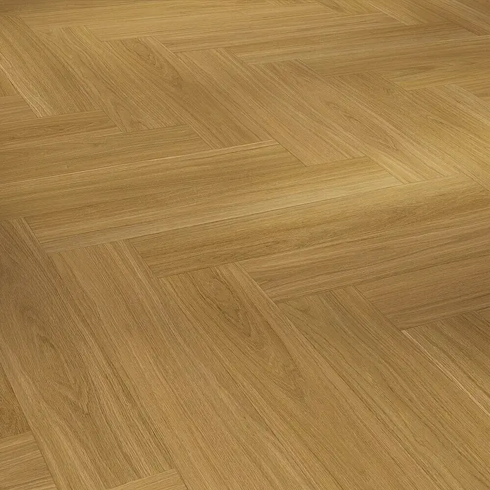 Parador Vinylboden Trendtime 3 - Eiche Oxford karamellbraun, Fischgrät, 730 x 146 x 5 mm - Bild eines detailreichen Parkettbodens mit einem klassischen Fischgrätmuster, das die natürliche Maserung und Farbe des Holzes hervorhebt.